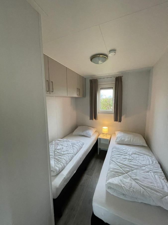 Chalet Op Gezellige Familiecamping Bij Zee カンペルラント エクステリア 写真